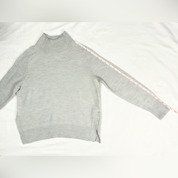 Banana Republic Mock Neck Split Hem Sweater - Light Grey - S - Picture 11 of 13